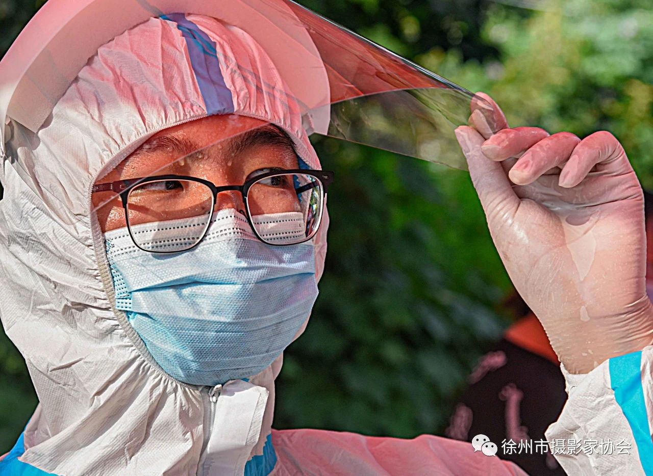 摄影艺术家用镜头记录徐州抗疫演练的感人瞬间三