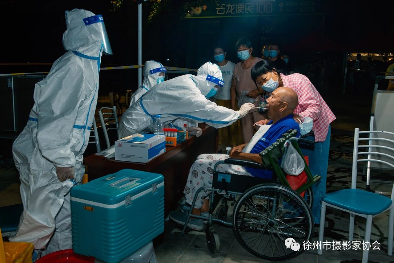 摄影艺术家用镜头记录徐州抗疫演练的感人瞬间(三)
