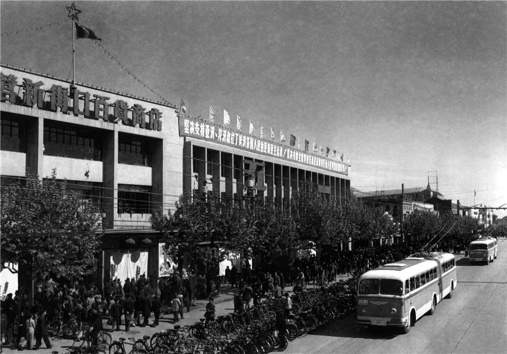 1962年，新街口百货商店外景.jpg