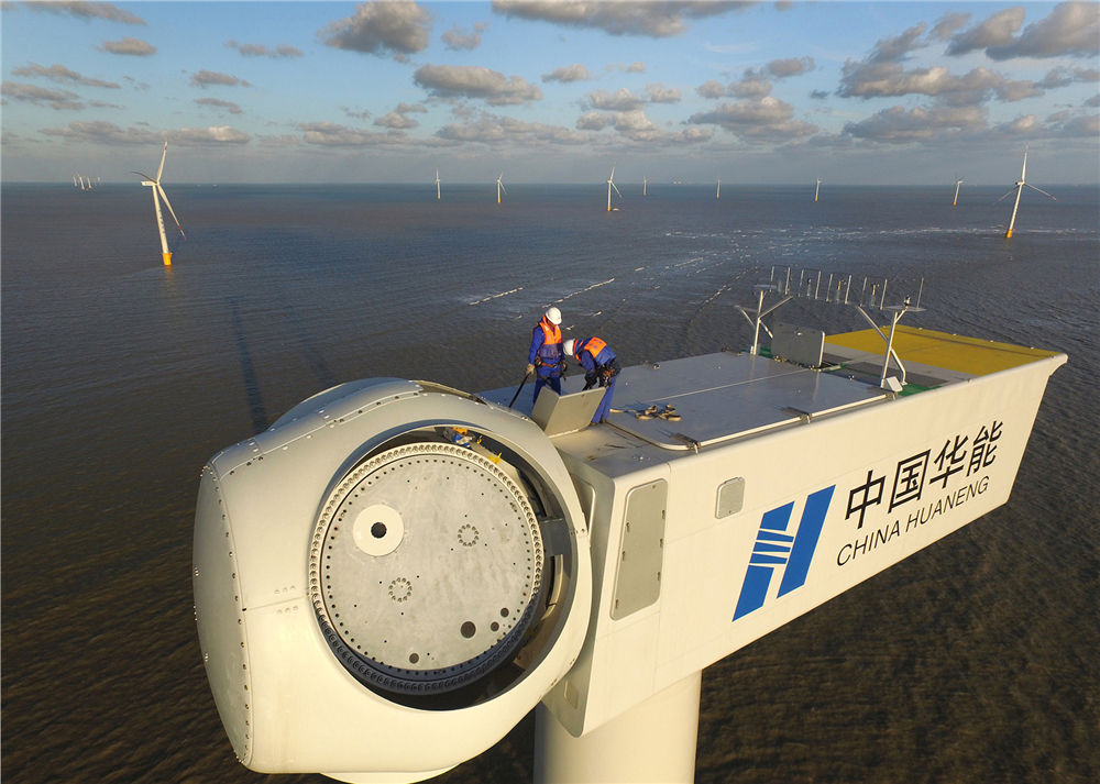 华能风电最后一台机组完成吊装（黄海 2017年9月3日，华能风电最后一台机组完成吊装 ，在如东八仙角海域300兆瓦的风力发电厂是已建成的容量规模亚洲最大的风电场）.jpg