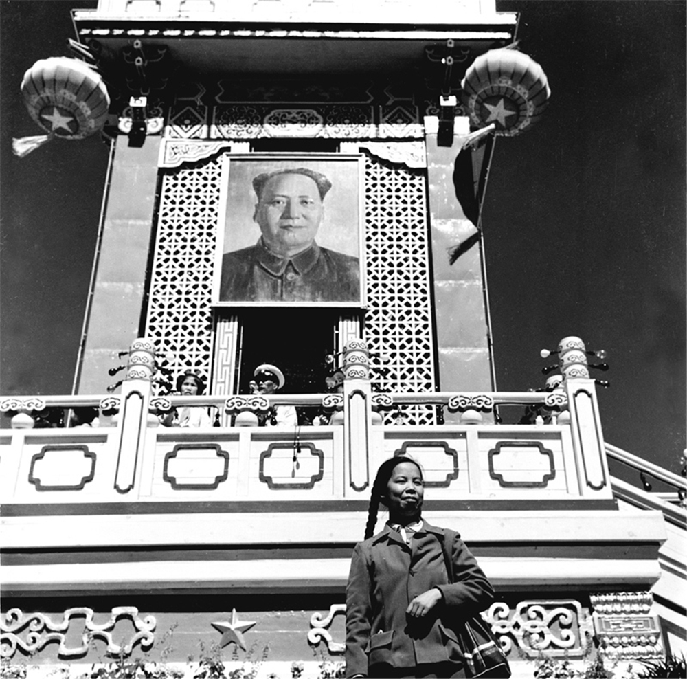 6.1959年，晓庄在国庆节拍摄后留影.jpg