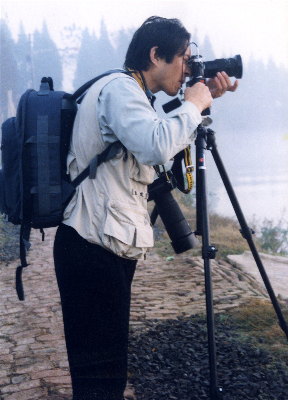 4.1980年，汤德胜在山东济宁拍摄运河.jpg