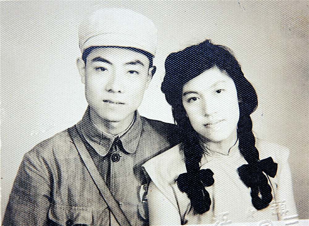 1.1949年8月，年轻的贾南钧和张月英合影.jpg