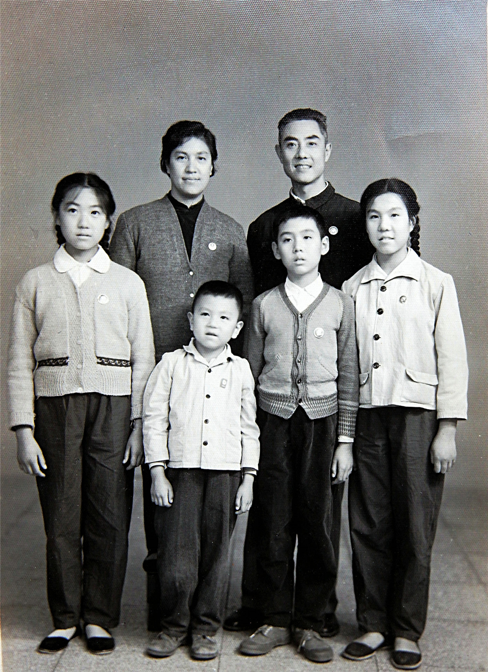2.1967年，国庆节在北京拍下全家福.jpg
