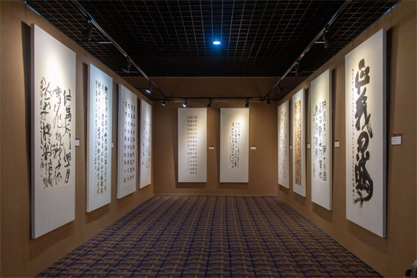 8.展览现场.jpg