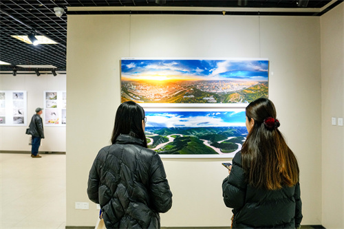 【西宁市“雪豹之都”生态摄影展】在南京展出（海龙 摄）-2.jpg