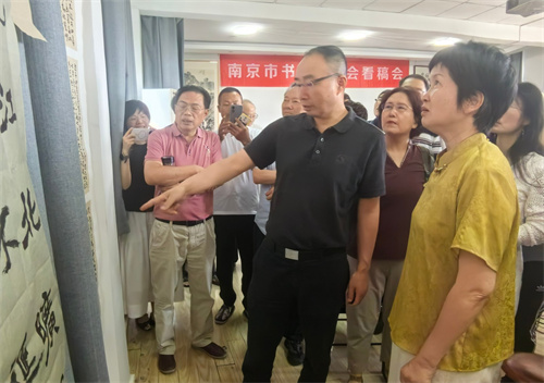 看稿会现场2.jpg