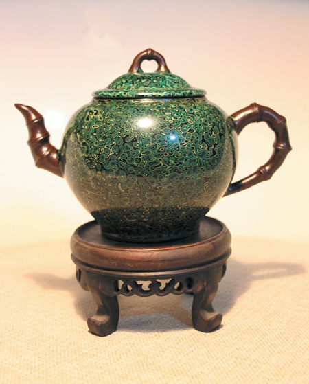 松鳞斑漆包砂茶壶.jpg