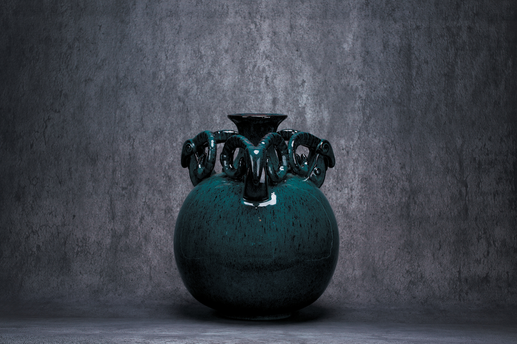 宜均釉三阳（羊）开泰瓶---紫砂胎---直径32.4cm，高38cm.jpg
