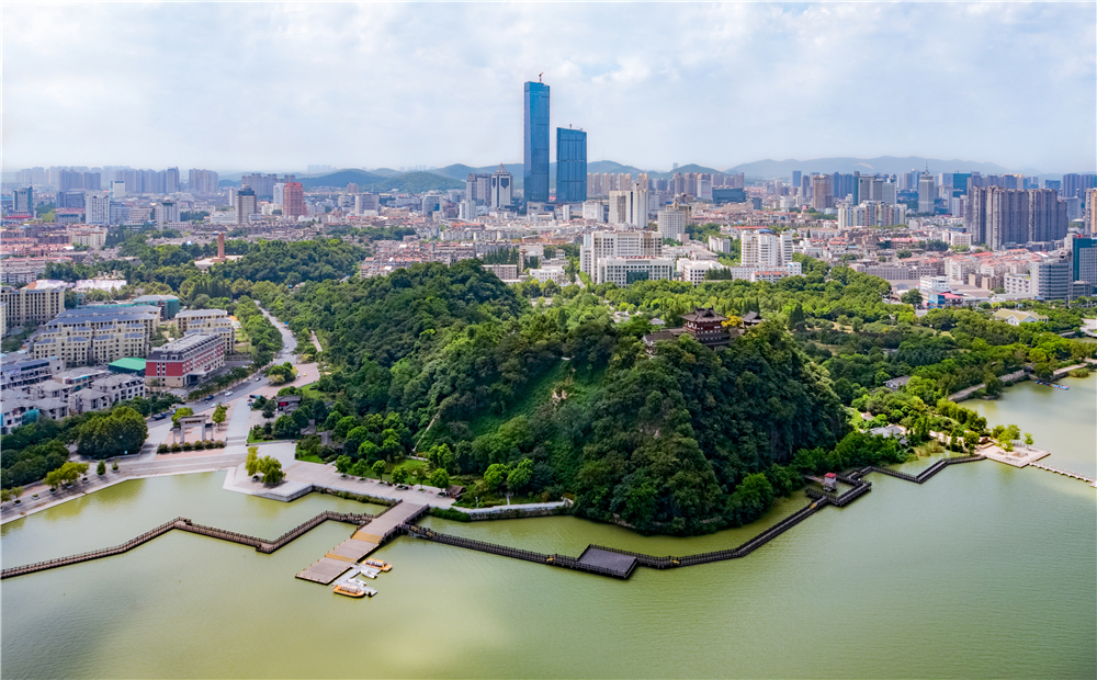 北固山—老照片由镇江市城建档案馆提供，新照片摄影：张治.jpg