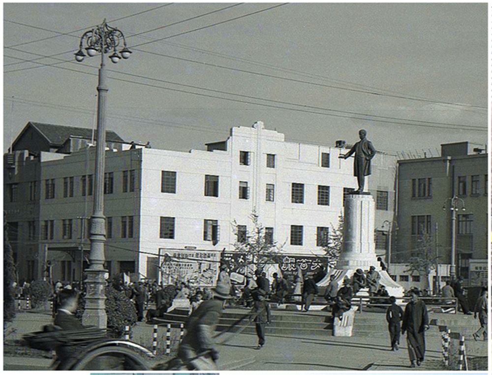 老照片《南京新街口70年之变迁》1 周惠生 1949年-2019年（1949、1993、2010、2019） 反映70年新街口巨变 025-85615543  18205099701.jpg