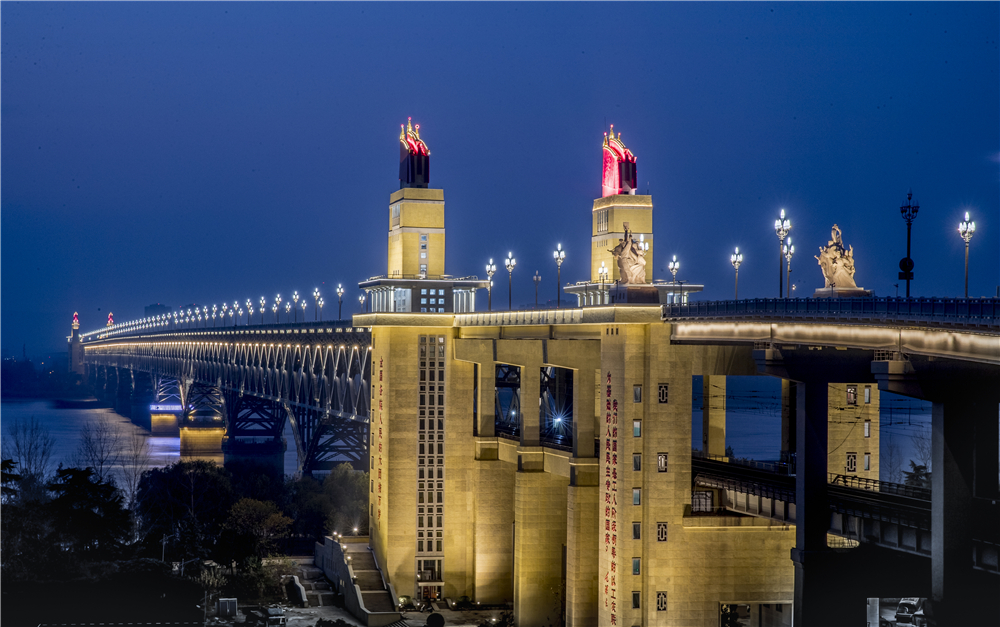 南京长江大桥夜景.jpg