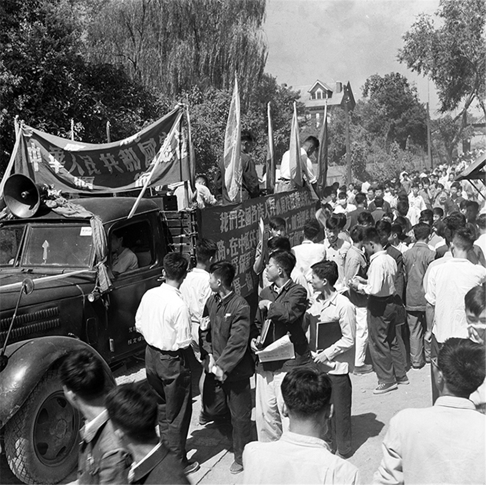 1954南京市庆祝中华人民共和国宪法颁布宣传车（晓庄）.jpg