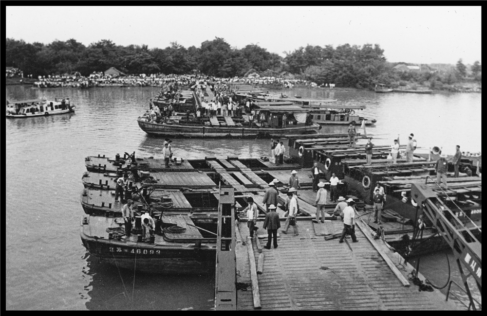 老照片  架桥 汤德胜 摄于1970年.jpg