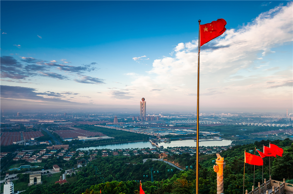 《红旗下的华西村》80x52.83.jpg