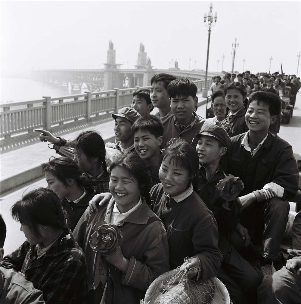 老照片 《到农村去》王广林 1973年4月摄于南京.jpg