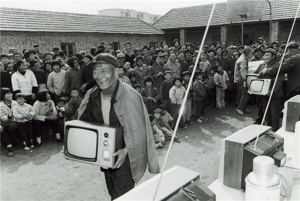 老照片 80年代  欢笑的农村     徐枫.jpg