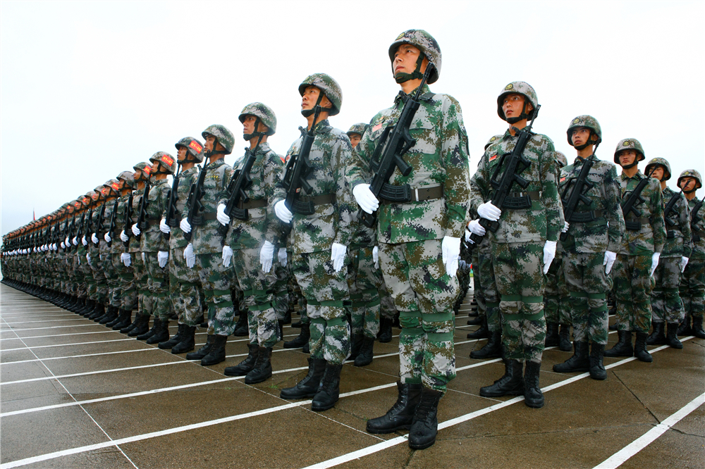 1.“帅哥”是这样炼成的（组照1）王冠军摄.jpg