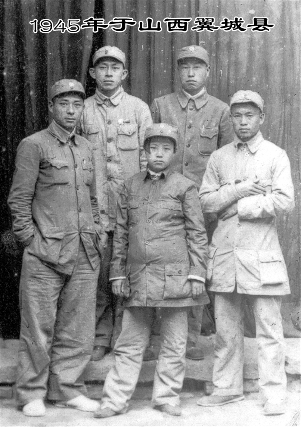 3.1945年，在山西翼城县，左一为秦华礼，中间为其夫人.jpg
