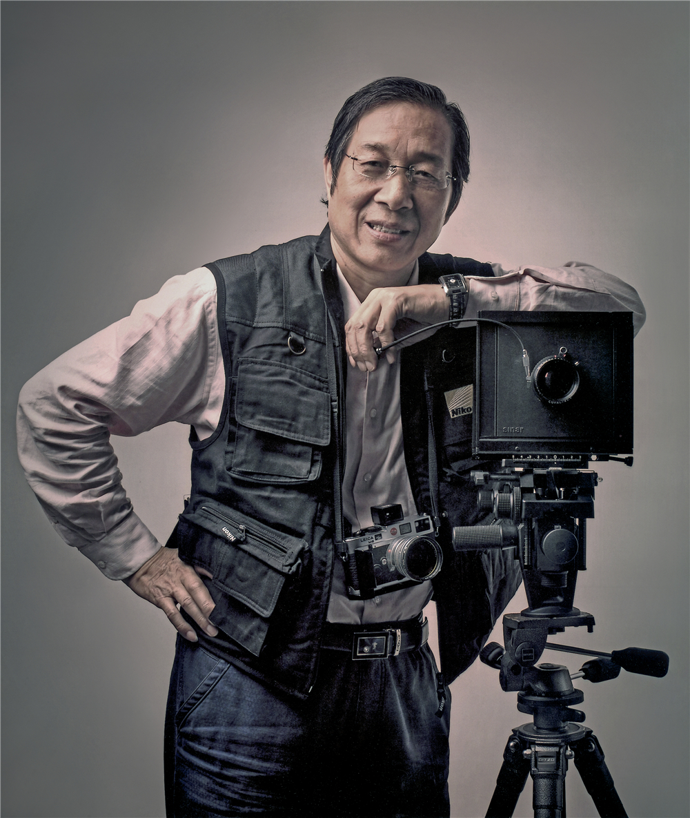 10.汤德胜工作照.jpg
