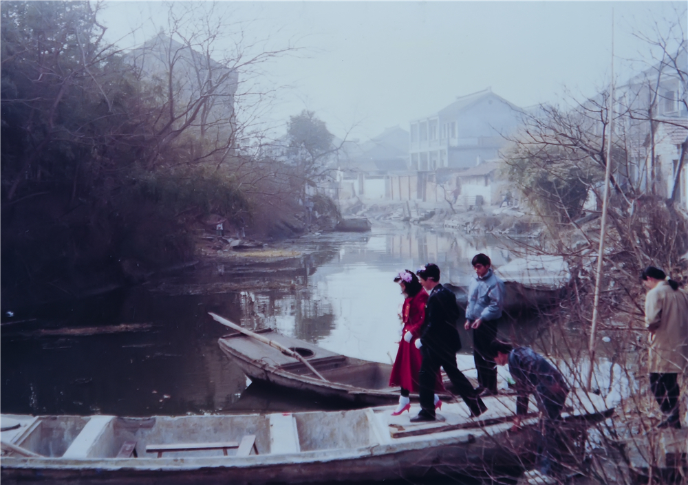 1.传统与现代——昆山水乡婚礼的变迁（组照1）毛宇龙摄.jpg