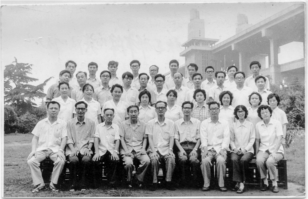 2.1983年7月，铁道部干部培训班拍摄毕业照.jpg