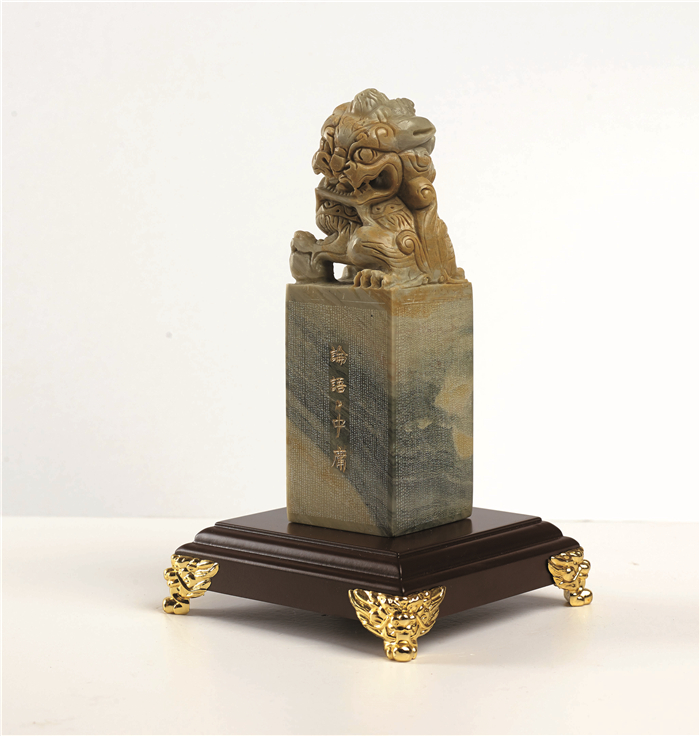 民间艺术  朱德全  论语·中庸  微刻  5.3cm×5.3cm×17cm   宿迁253967.jpg